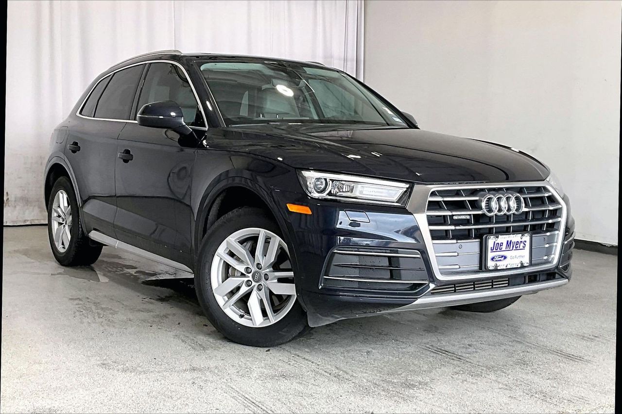 2020 Audi Q5 45 Titanium quattro S tronic Premium's photo