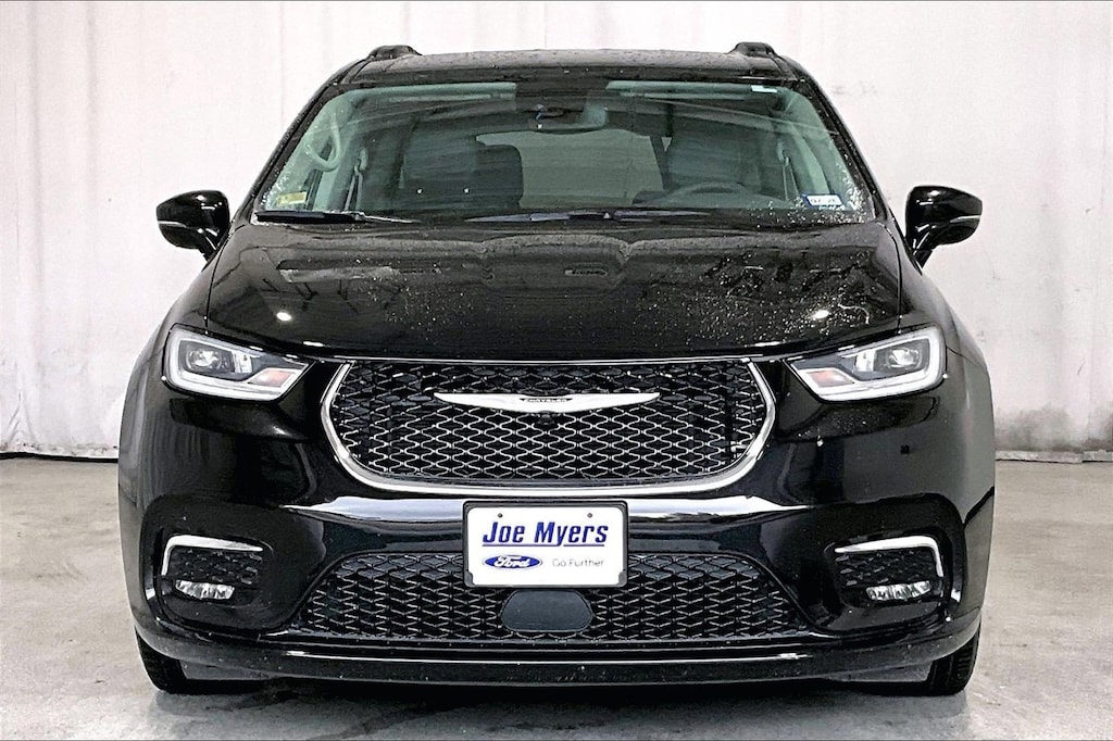 Used 2022 Chrysler Pacifica Touring L Minivan/Van