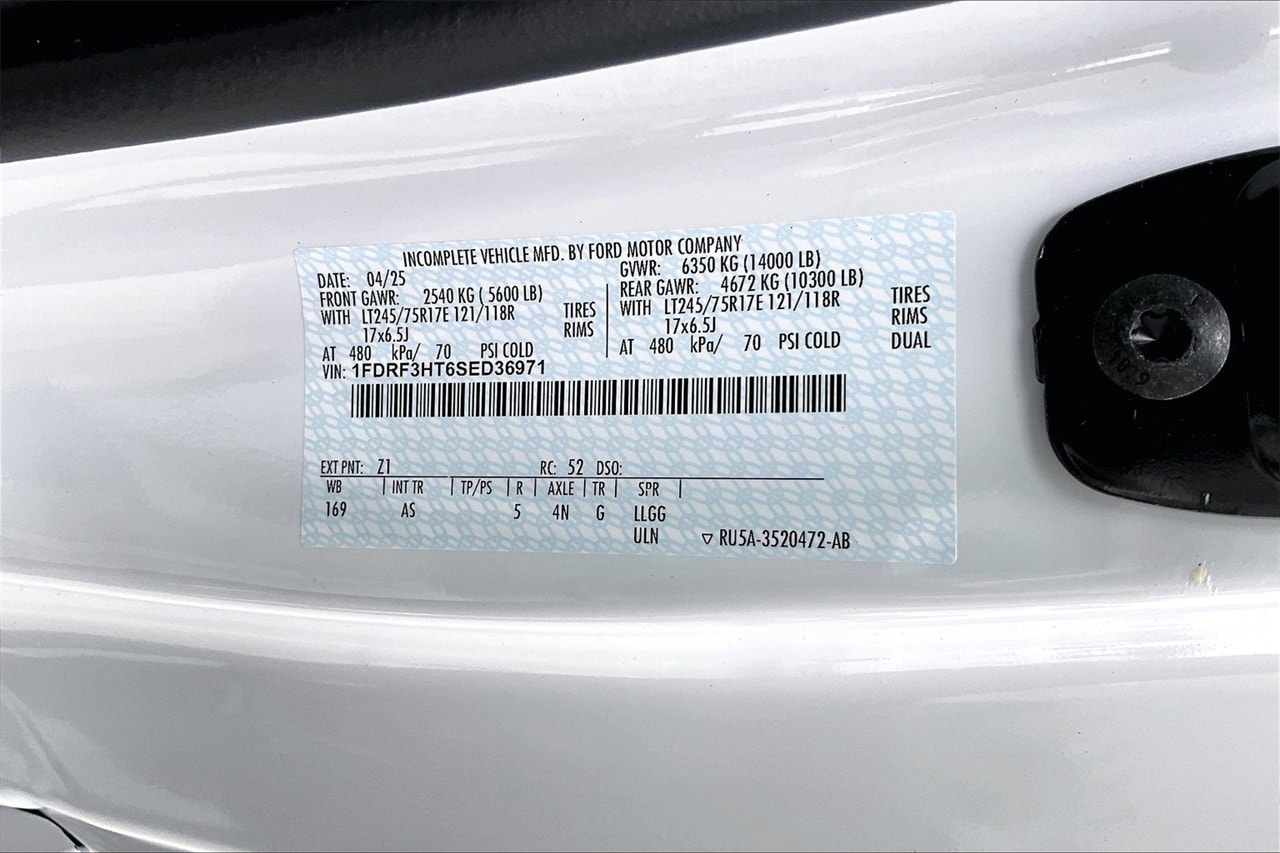 2025 Ford F-350 Super Duty Chassis Cab XL - Photo 11