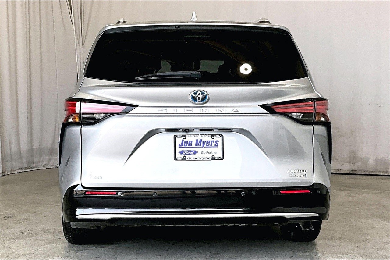 2021 Toyota Sienna Limited photo 3