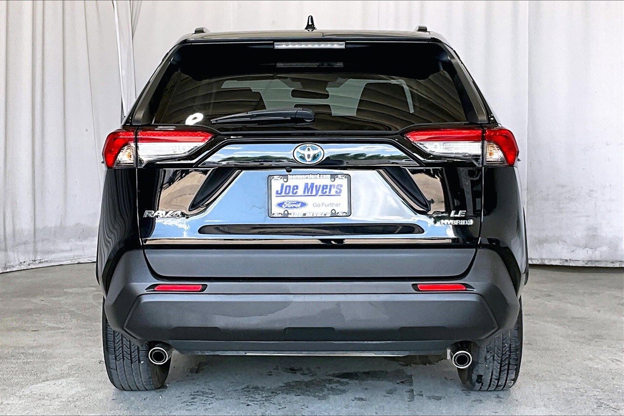 2021 Toyota RAV4 Hybrid LE photo 3