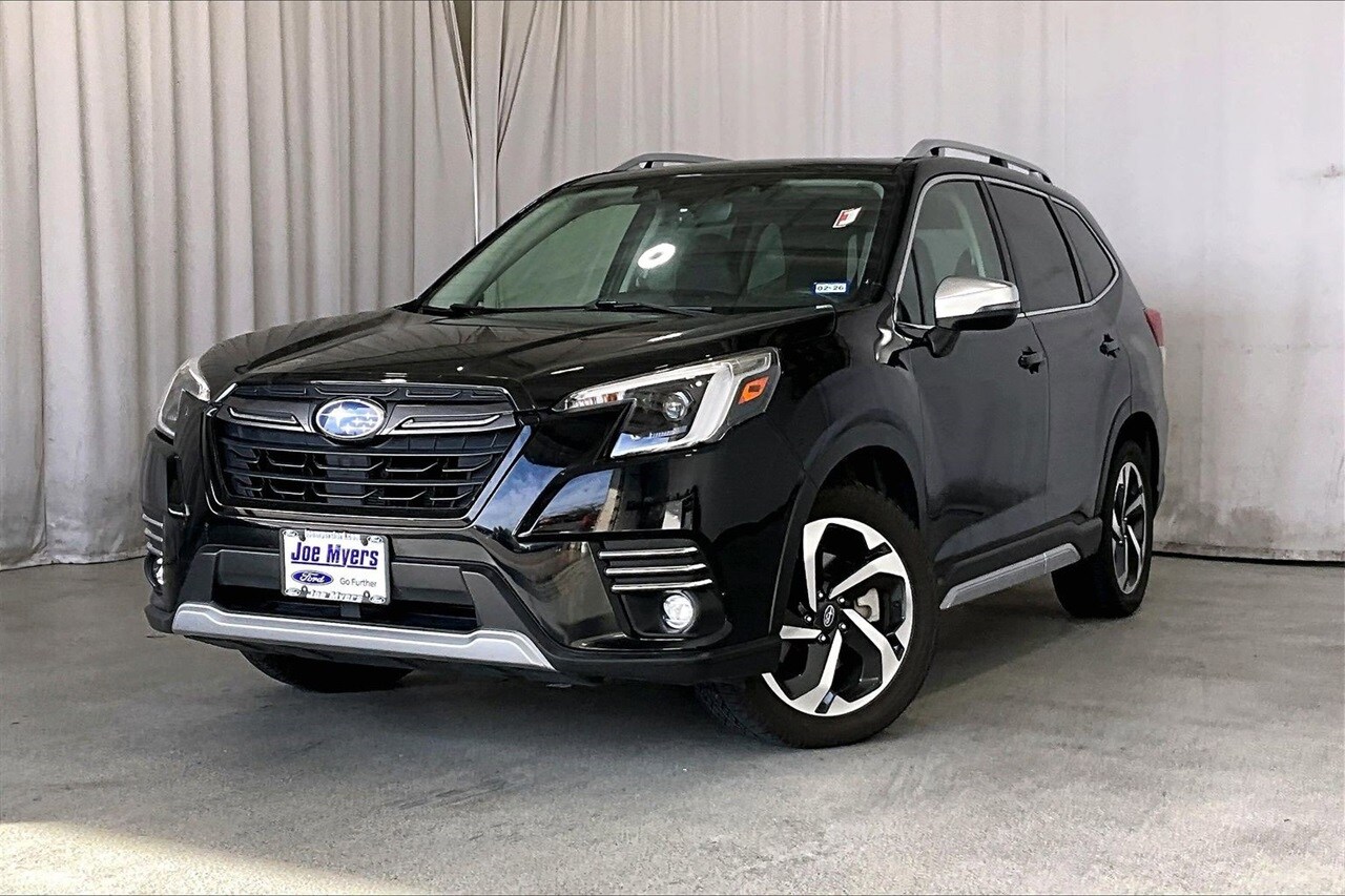 2022 Subaru Forester Touring photo 2