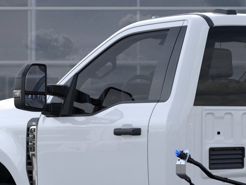 2025 Ford F-350 Super Duty Chassis Cab XL - Photo 20