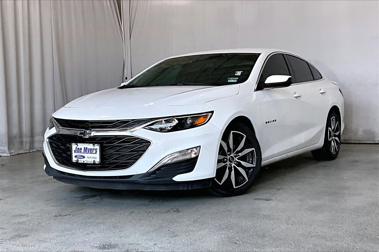 2024 Chevrolet Malibu RS photo 2