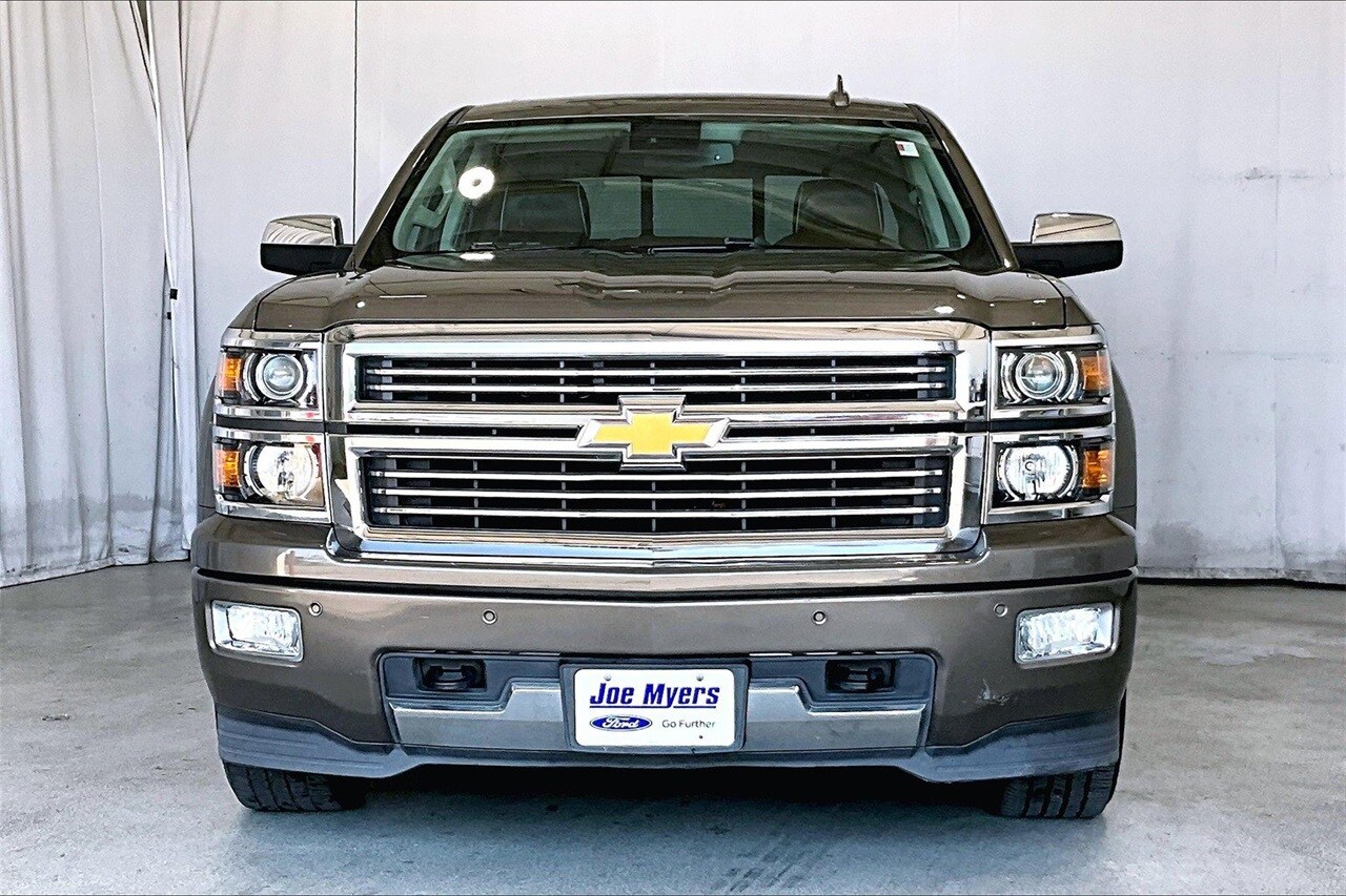 2015 Chevrolet Silverado 1500 High Country photo 2