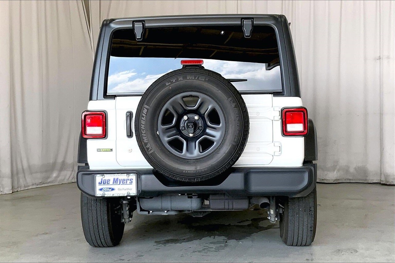 2022 Jeep Wrangler Unlimited Sport photo 4