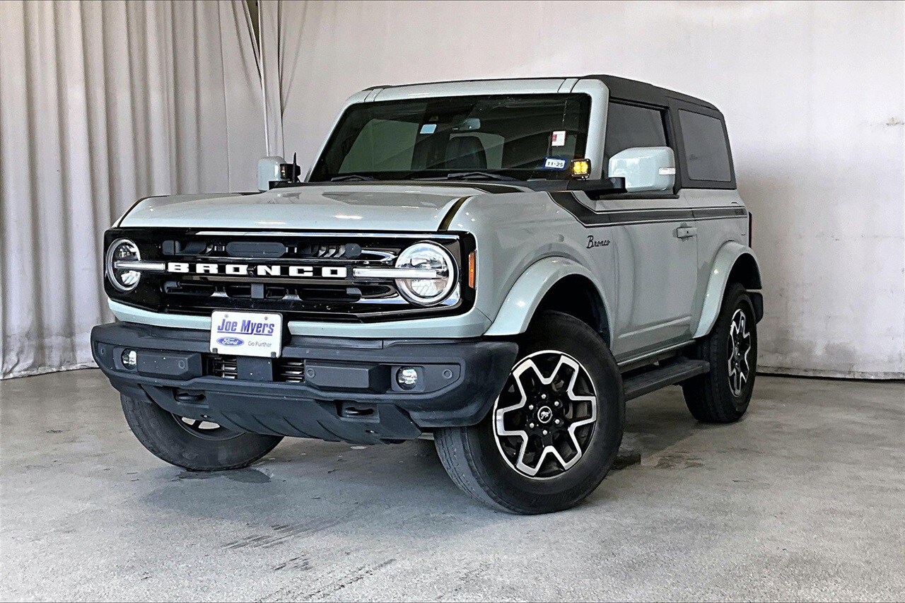 2021 Ford Bronco Outer Banks photo 2