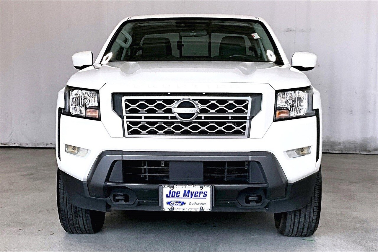 2023 Nissan Frontier SV photo 2