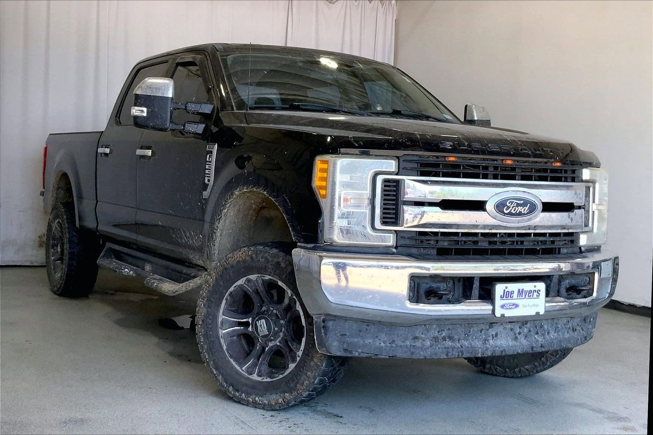 2017 Ford F-250 XL 4x4 Crew Cab 6-3/4' Box's photo