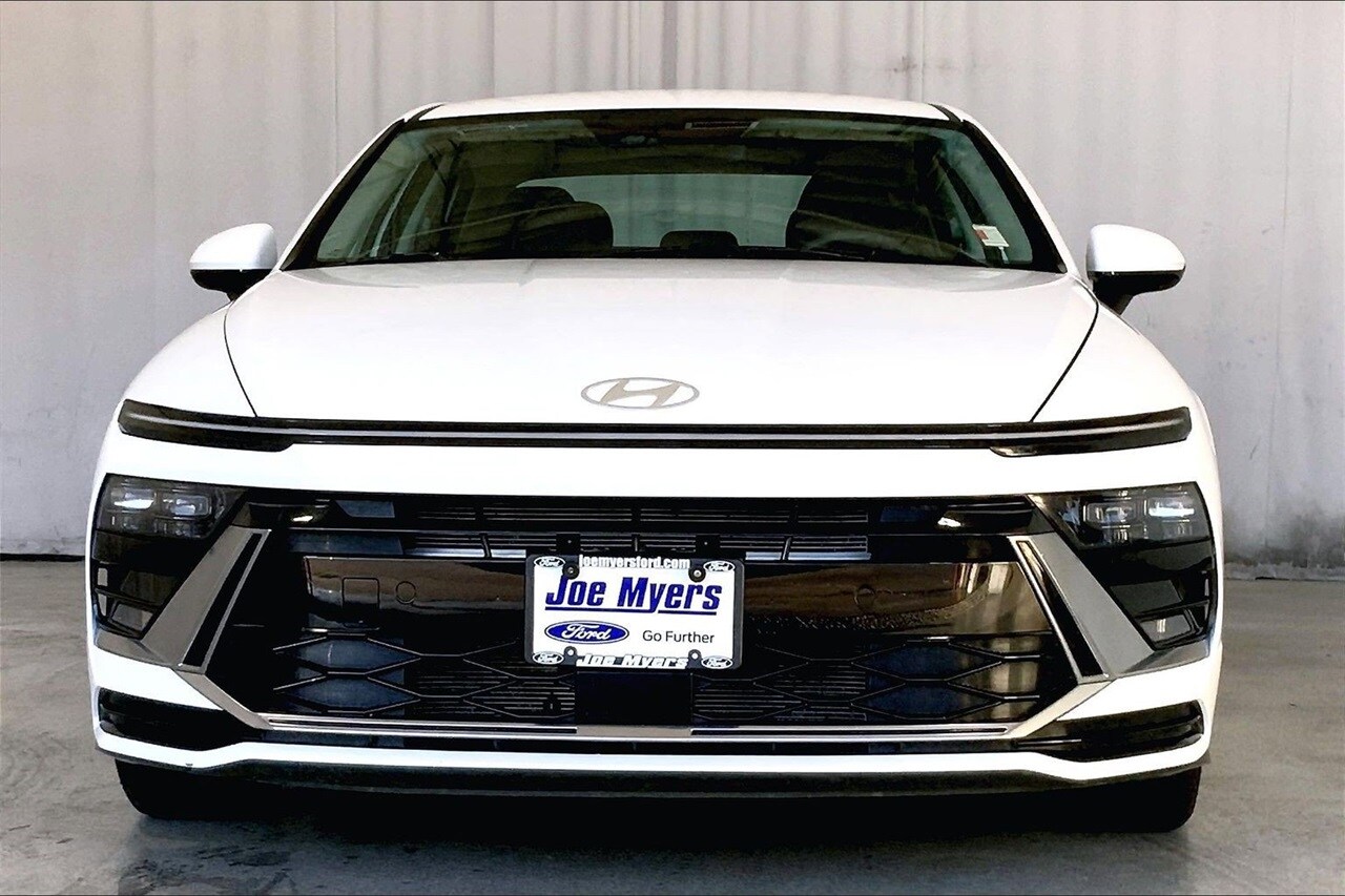 2024 Hyundai Sonata SEL photo 2
