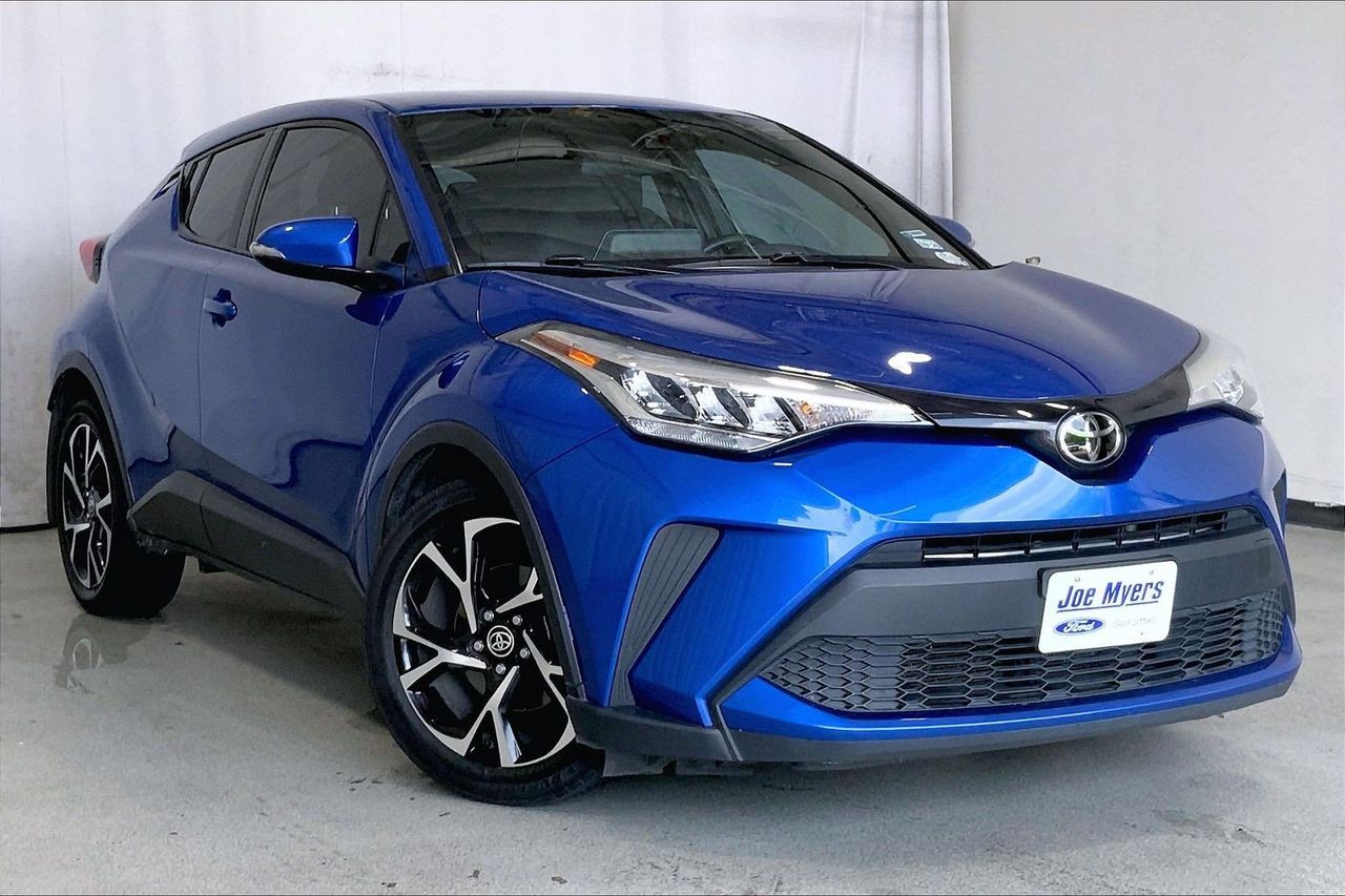 2022 Toyota C-HR XLE's photo