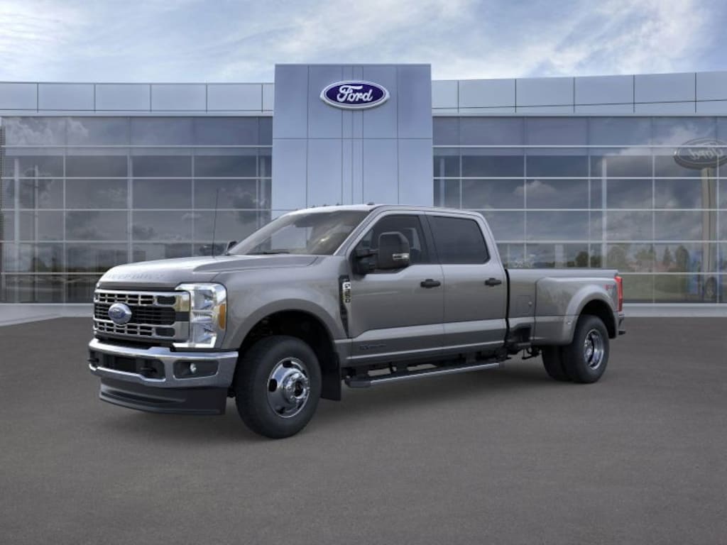 New 2026 Ford F-350 XLT Truck Crew Cab