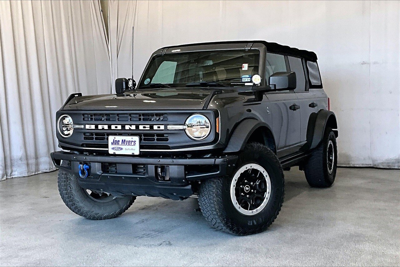 2021 Ford Bronco Black Diamond photo 2