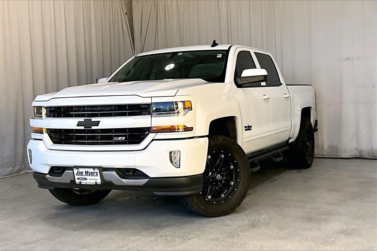 2018 Chevrolet Silverado 1500 LT photo 2