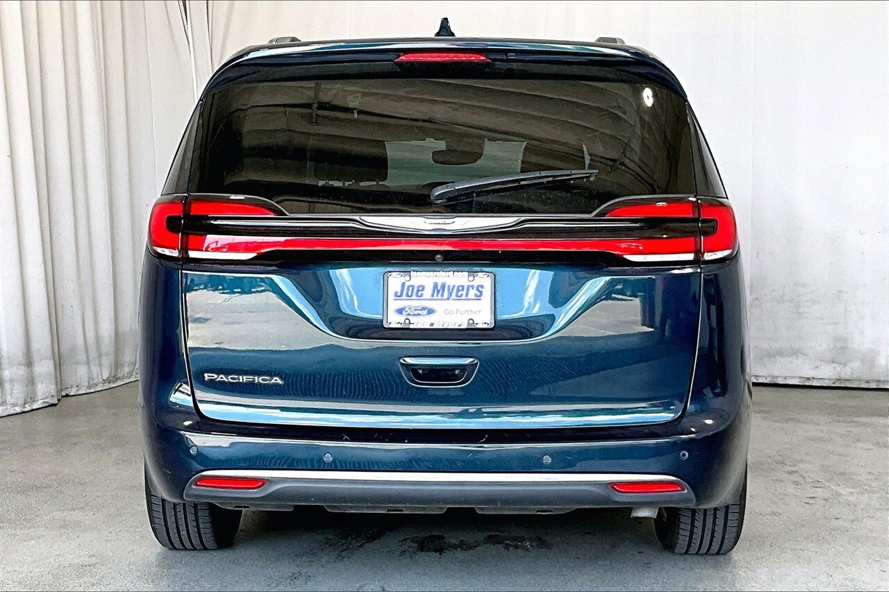 2021 Chrysler Pacifica Touring L photo 3
