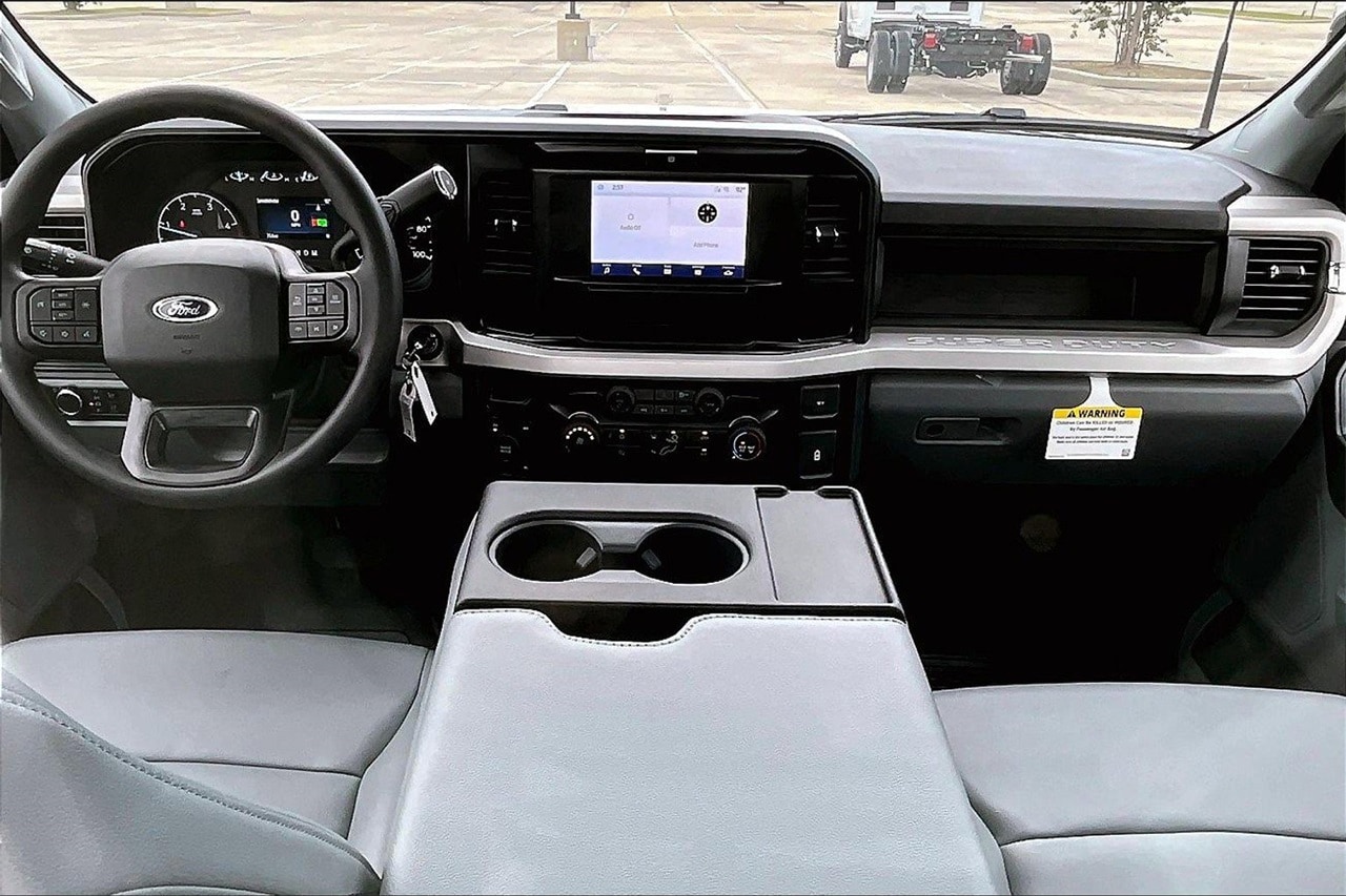 2025 Ford F-350 Super Duty Chassis Cab XL - Photo 7