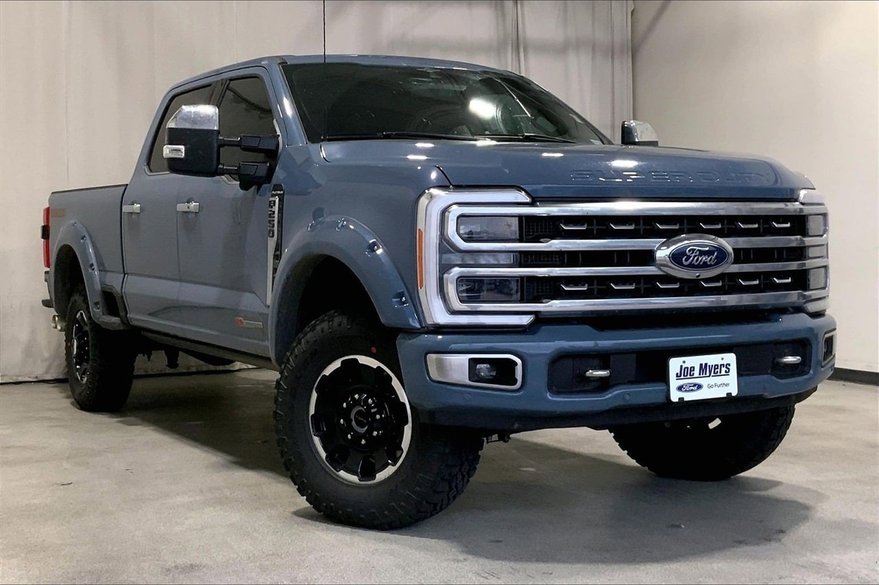 2023 Ford F-250 Super Duty Platinum's photo