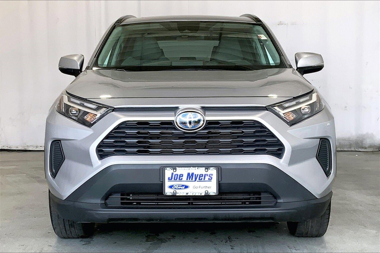 2022 Toyota RAV4 Hybrid XLE photo 3