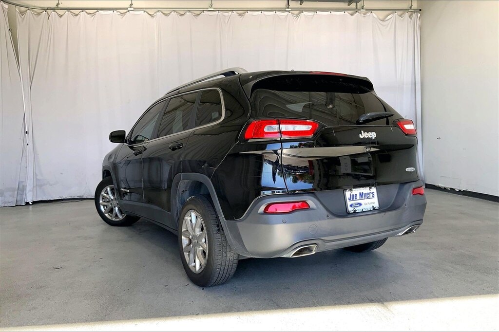 Used 2017 Jeep Cherokee Latitude SUV
