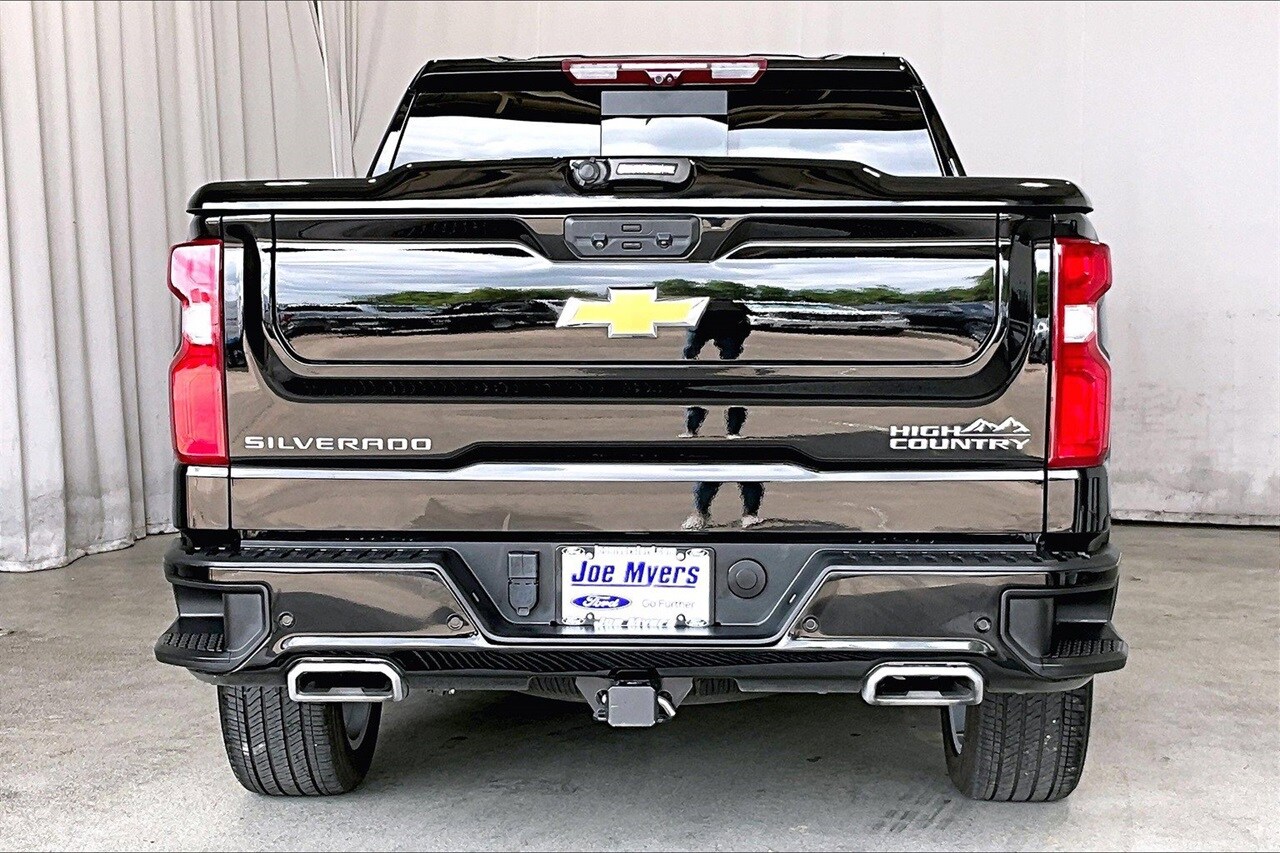 2023 Chevrolet Silverado 1500 High Country photo 3