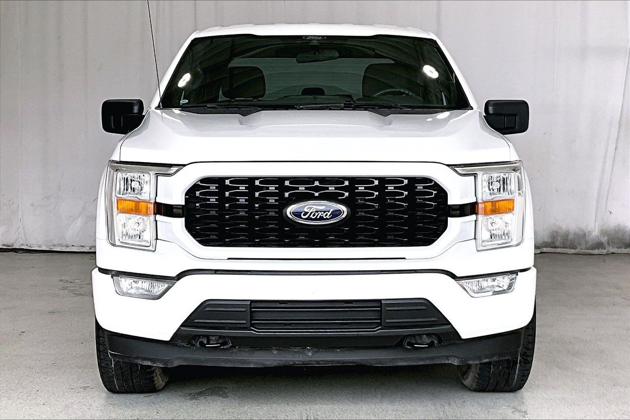 View vehicle photo 2