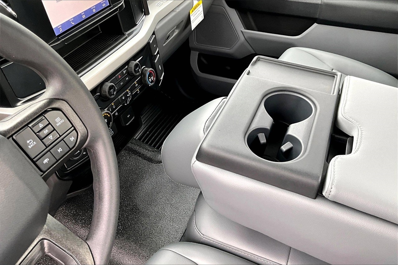 2025 Ford F-350 Super Duty Chassis Cab XL - Photo 10