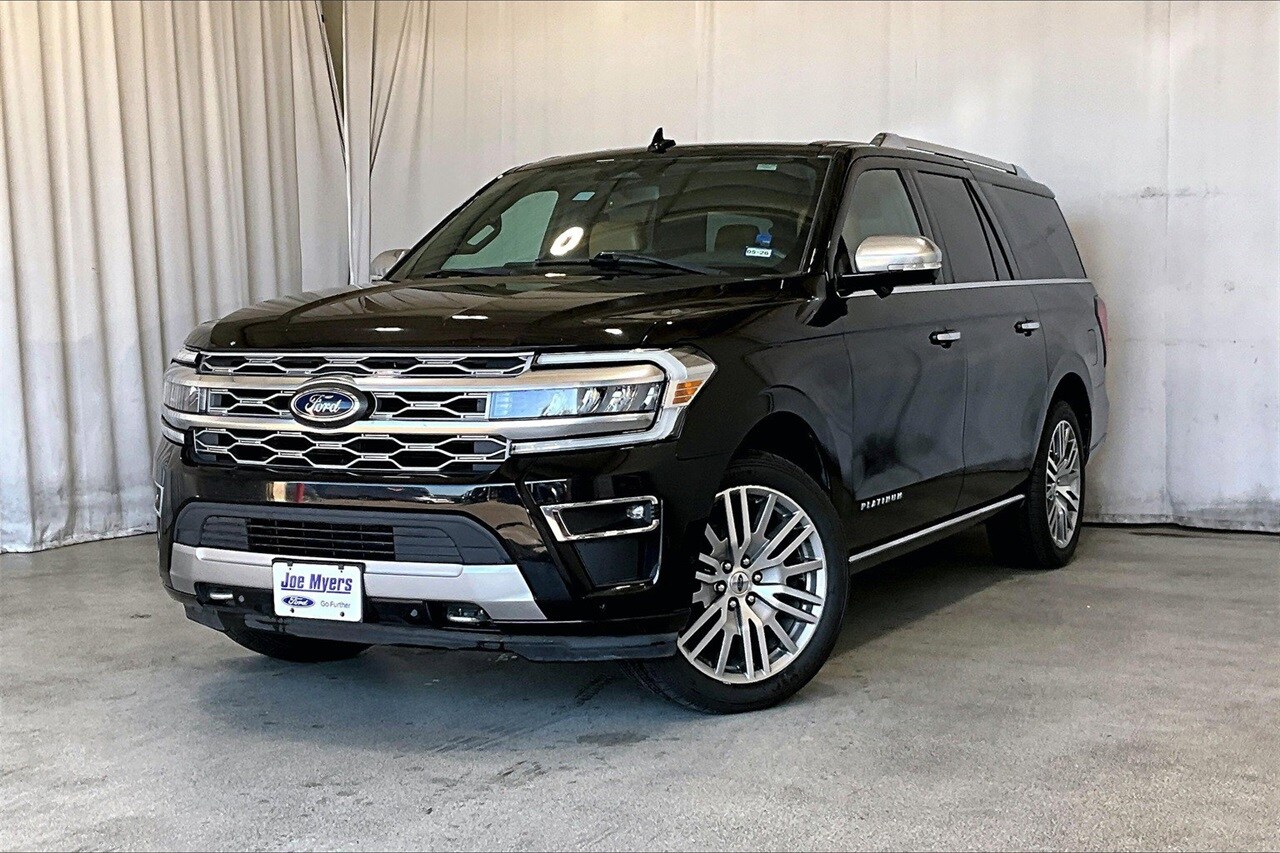 2022 Ford Expedition MAX Platinum photo 2