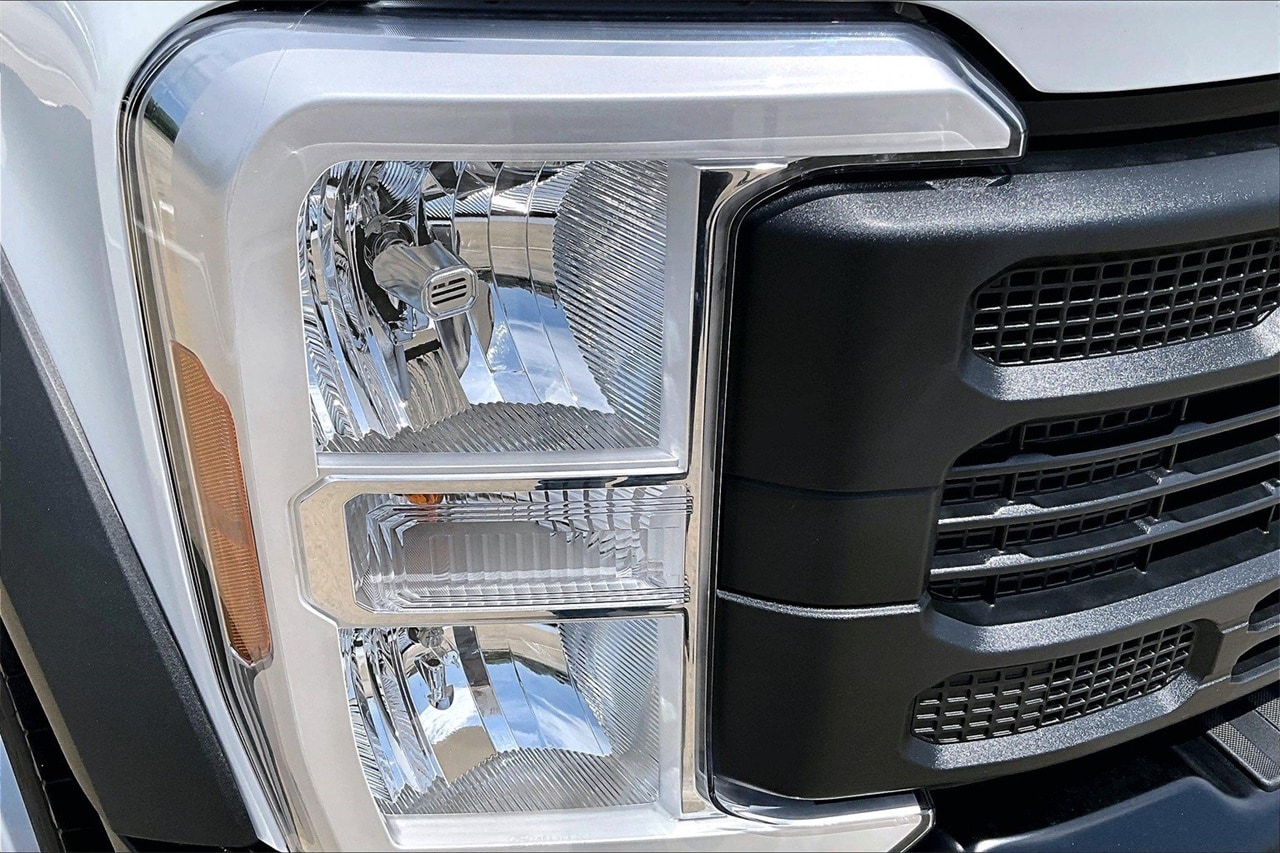 2025 Ford F-450 Super Duty Chassis Cab XL - Photo 13