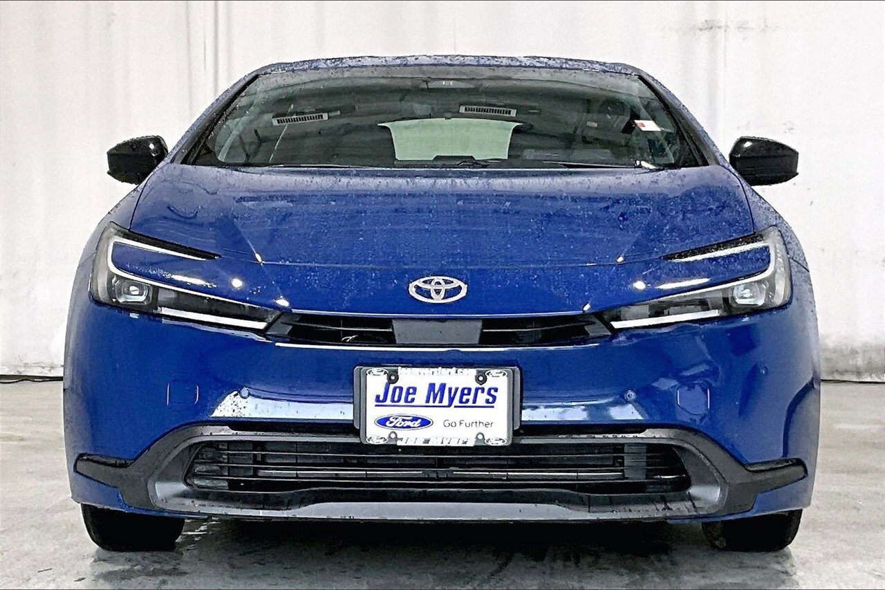 2024 Toyota Prius Limited photo 2