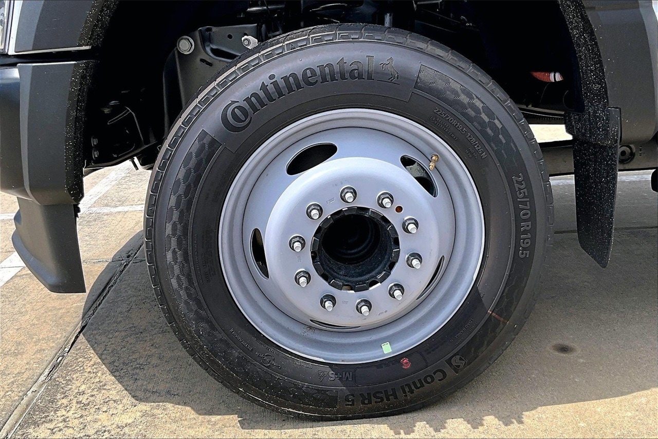 2025 Ford F-450 Super Duty Chassis Cab XL - Photo 14