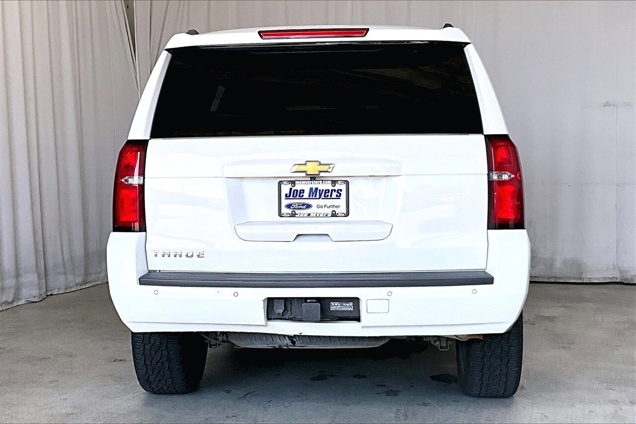 2016 Chevrolet Tahoe LT photo 3