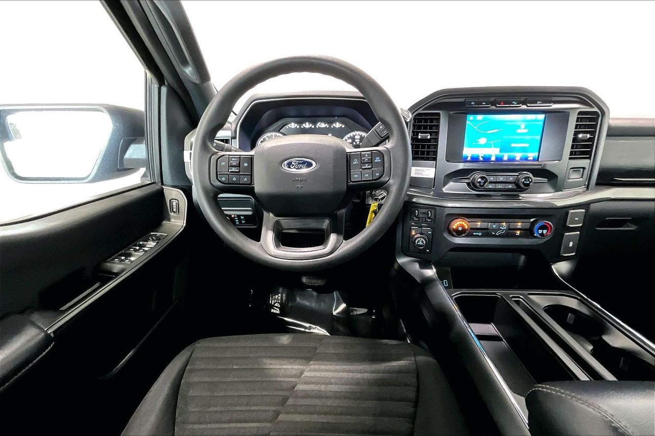 View vehicle photo 4