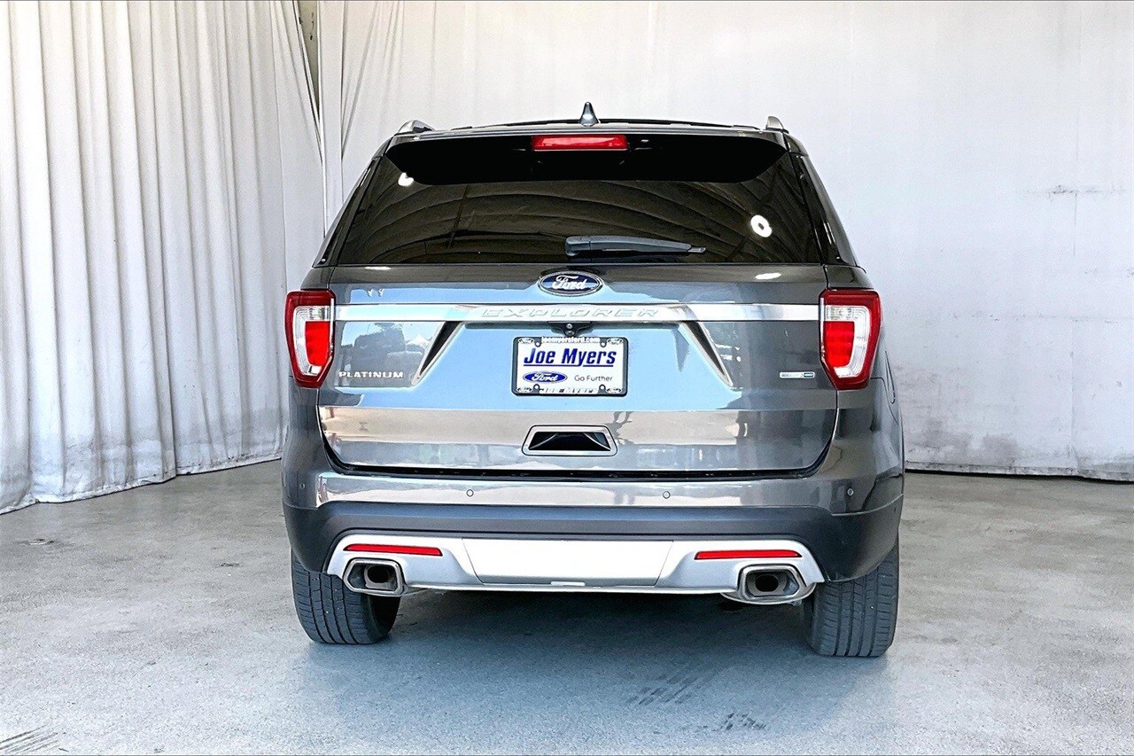 2017 Ford Explorer Platinum photo 4
