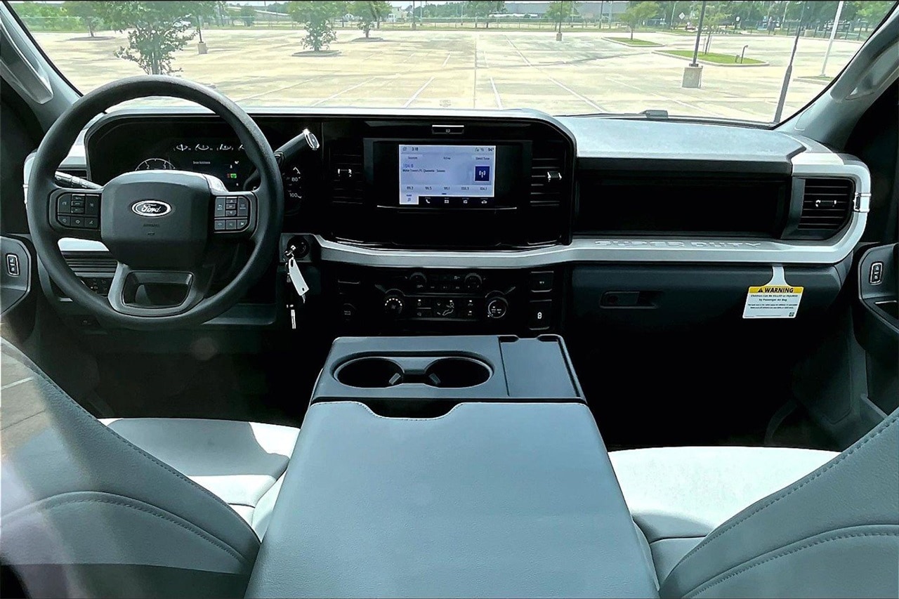 2025 Ford F-450 Super Duty Chassis Cab XL - Photo 7