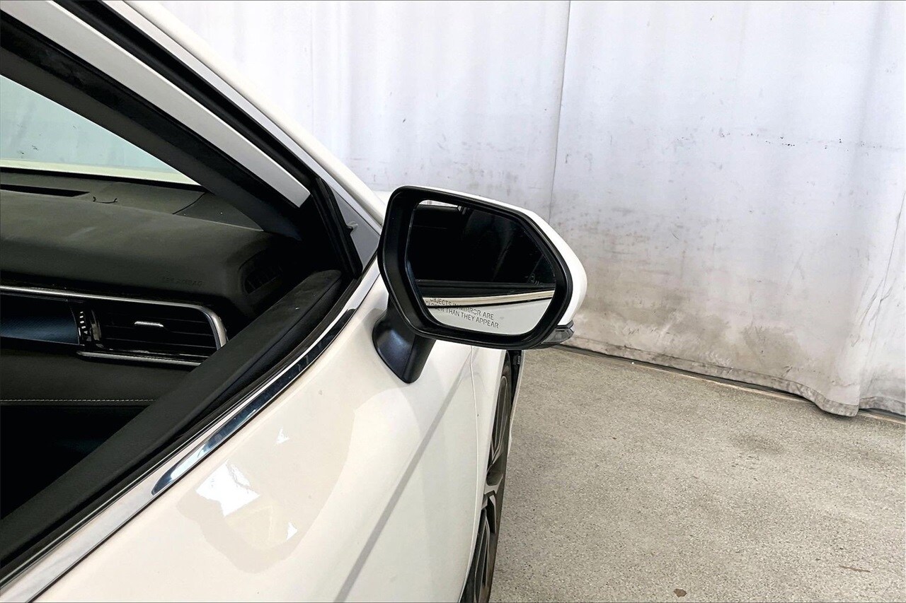 2024 Toyota Camry SE photo 3