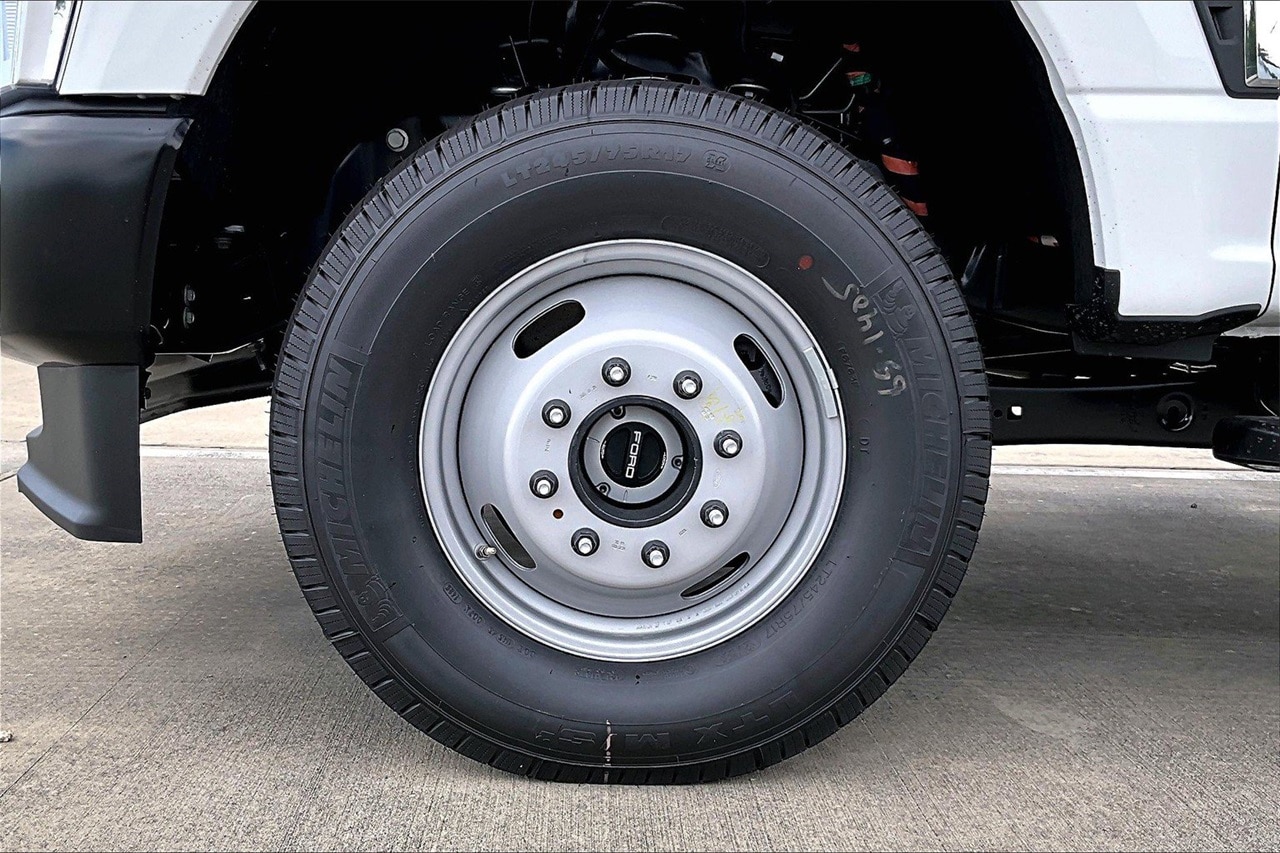 2025 Ford F-350 Super Duty Chassis Cab XL - Photo 14