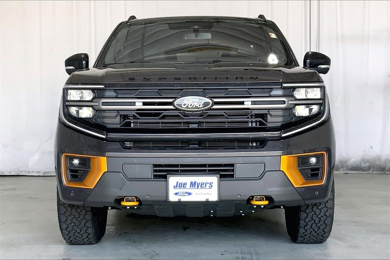 2025 Ford Expedition photo 3