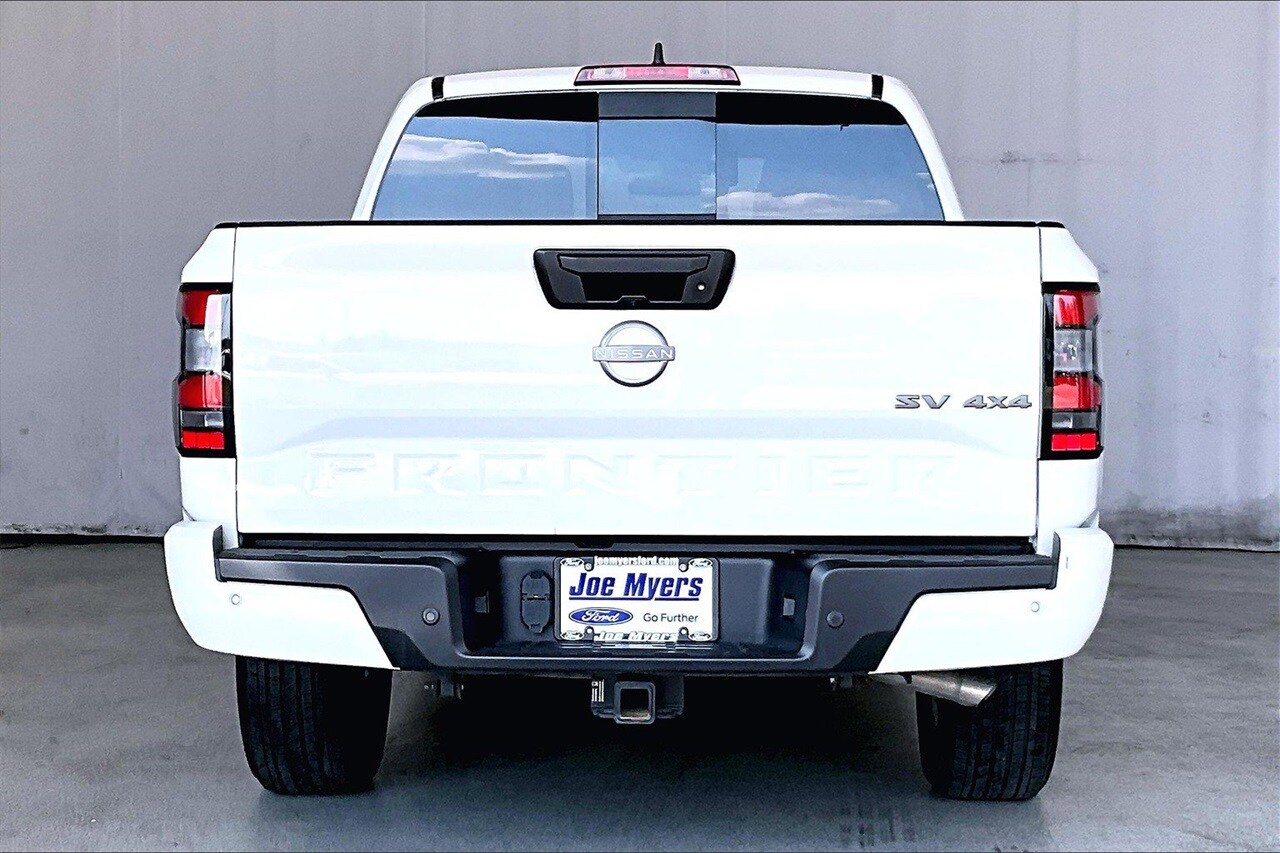 2023 Nissan Frontier SV photo 3
