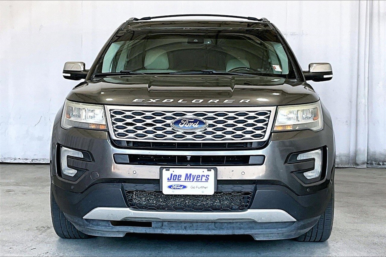 2017 Ford Explorer Platinum photo 3