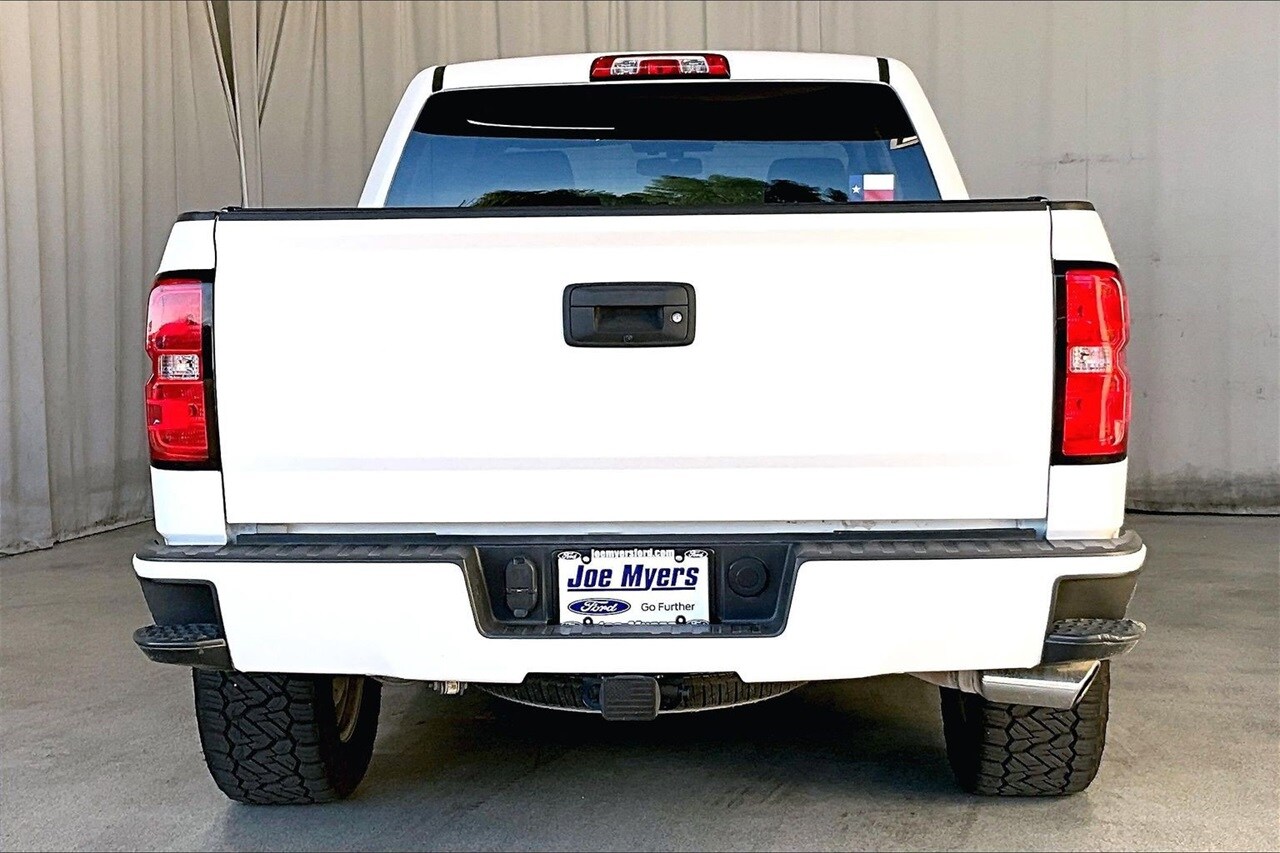 2018 Chevrolet Silverado 1500 LT photo 4