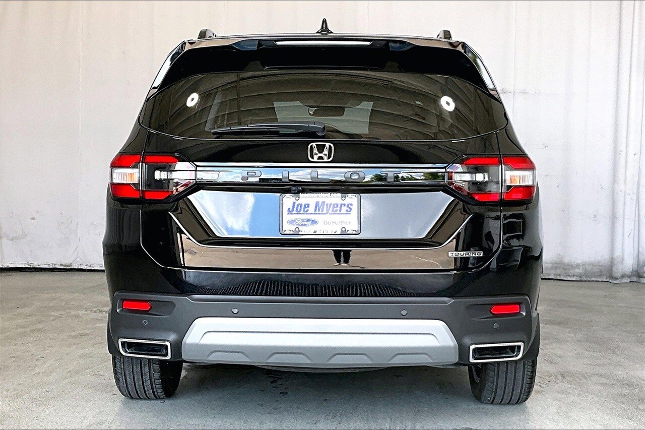 2025 Honda Pilot Touring photo 2