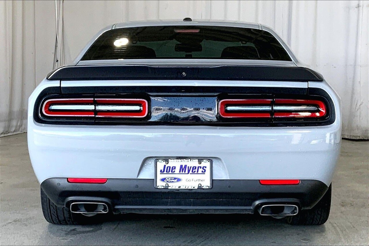 2022 Dodge Challenger R/T photo 4