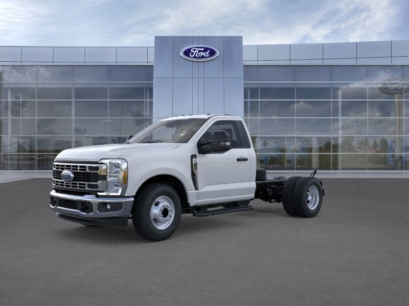 2025 Ford F-350 Super Duty Chassis Cab XL's photo