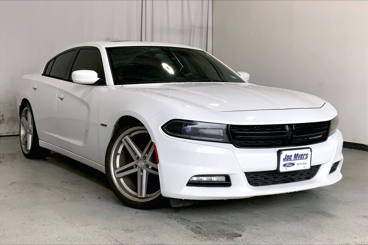2016 Dodge Charger R/T's photo