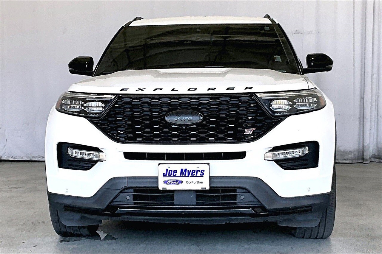 2023 Ford Explorer ST photo 2