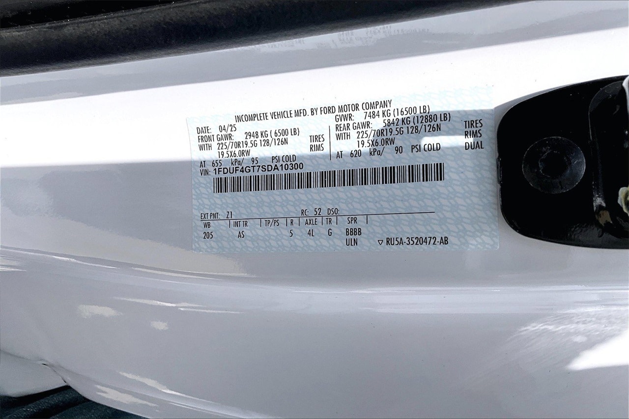 2025 Ford F-450 Super Duty Chassis Cab XL - Photo 11