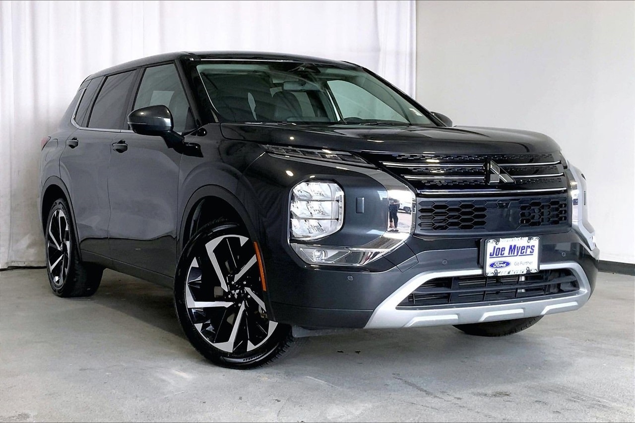 2024 Mitsubishi Outlander SE's photo