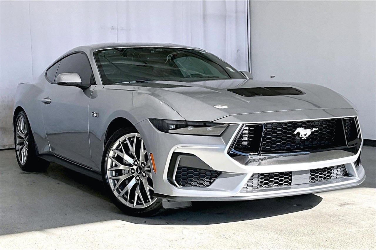 2025 Ford Mustang Mach 1's photo