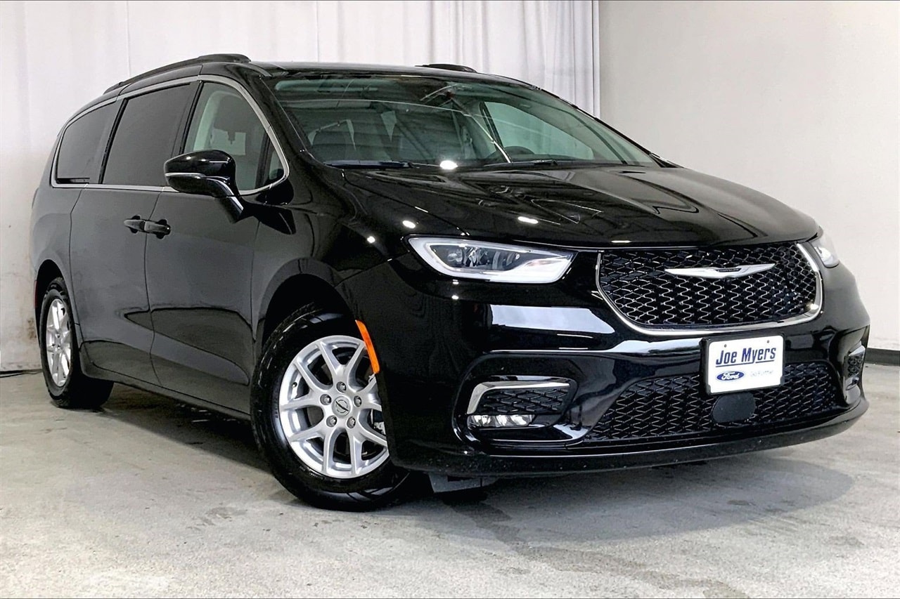 2022 Chrysler Pacifica Touring L's photo