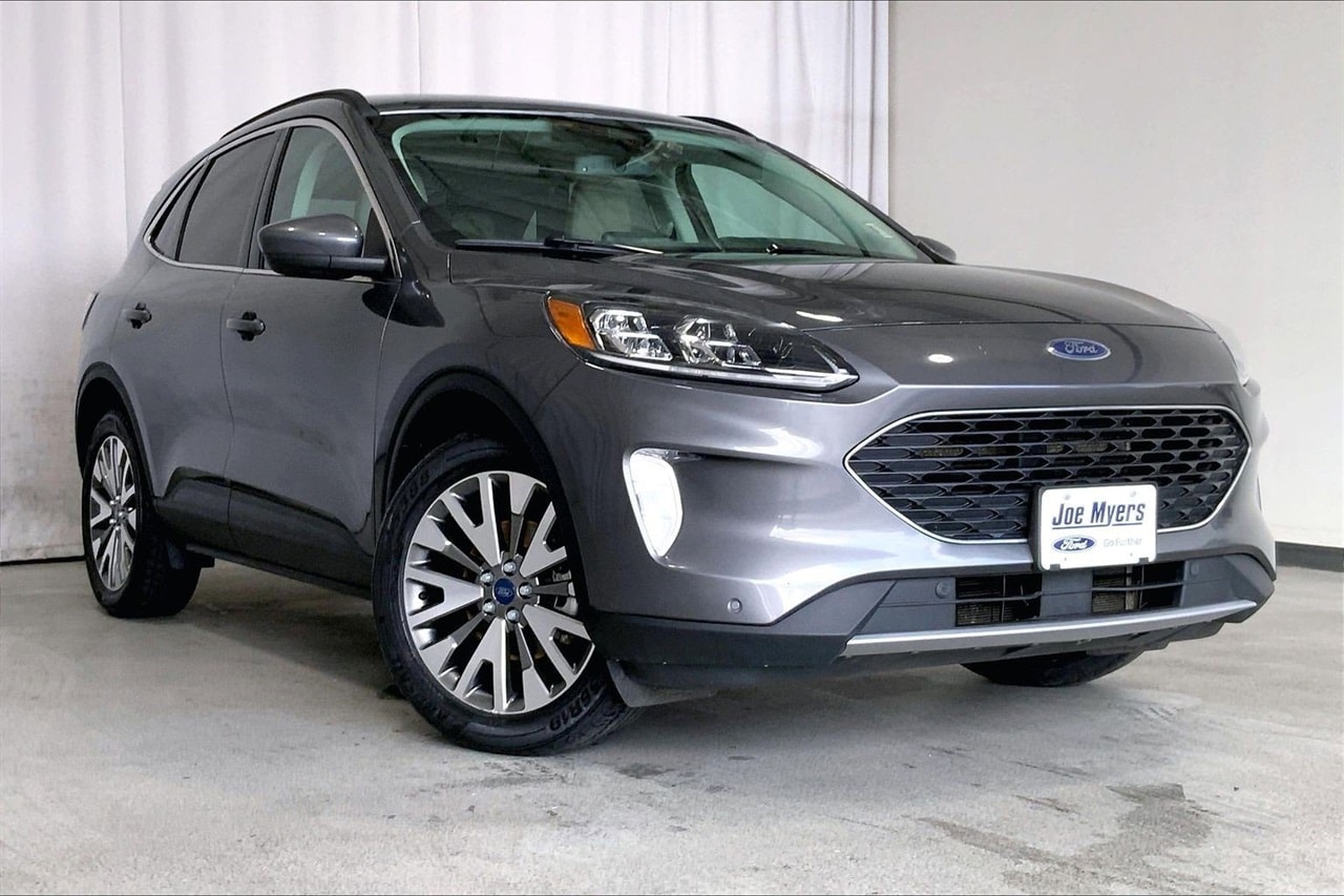 2022 Ford Escape Titanium's photo